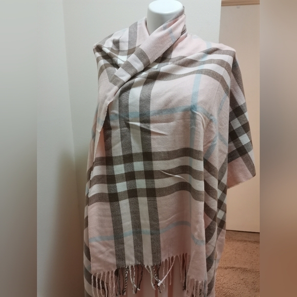 Royal Rossi 100% Mongolian Cashmere Plaid Extra Large Scarf. - Picture 3 of 5